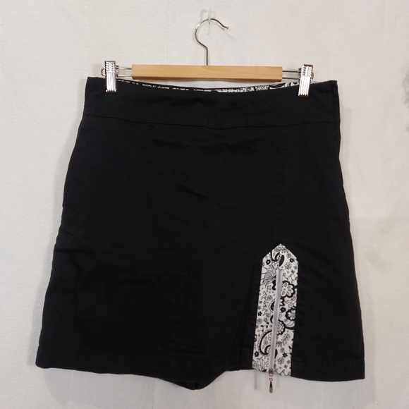 ALLYSON WHITMORE GOLF ♡ Ladies Golf Skort - Picture 2 of 10